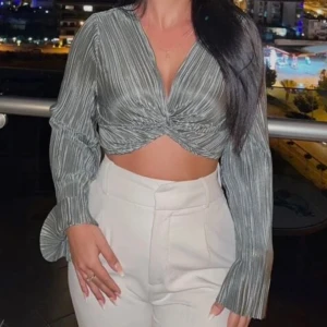 Blus tröja  - Jätte fin men aldrig använd 