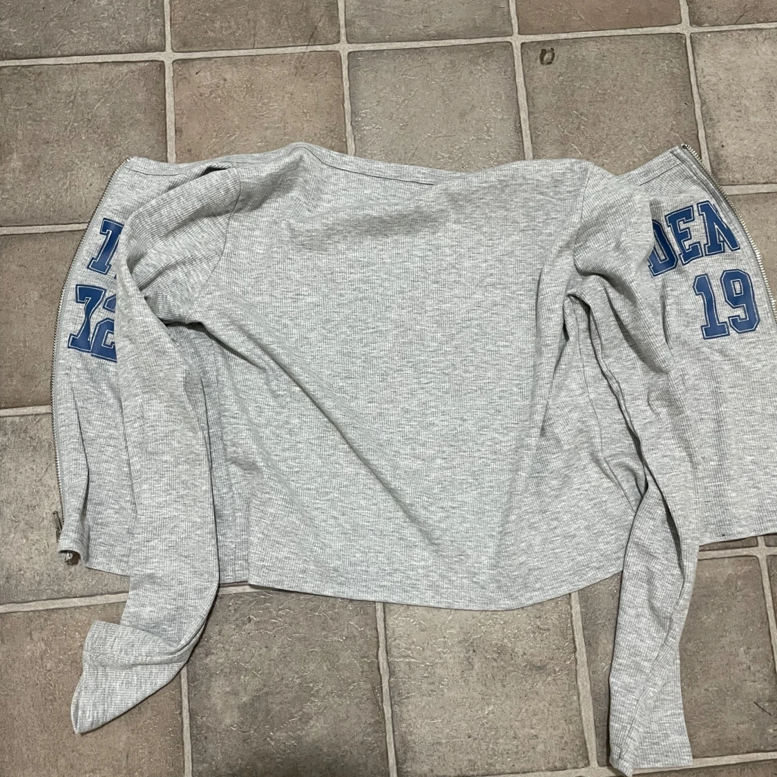 Grå kropped kofta  - 91