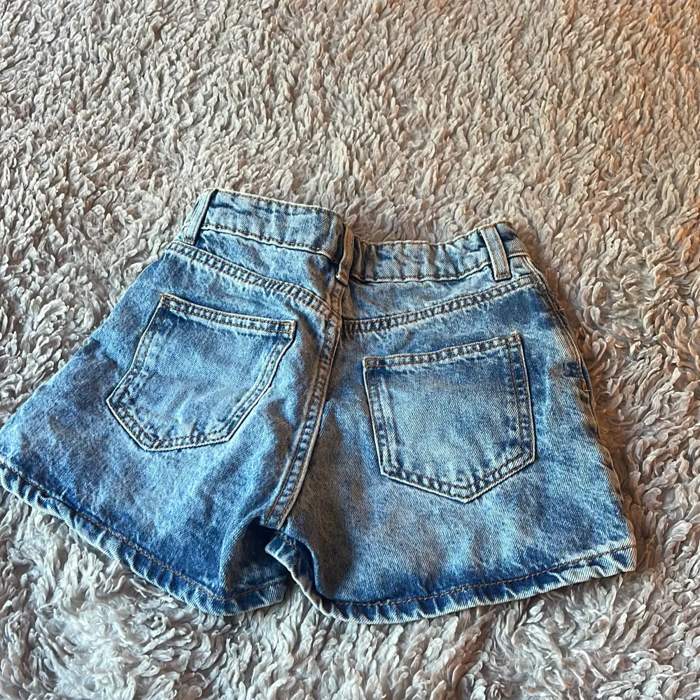 Jeans shorts med funkande fickor !🩵   . Shorts.