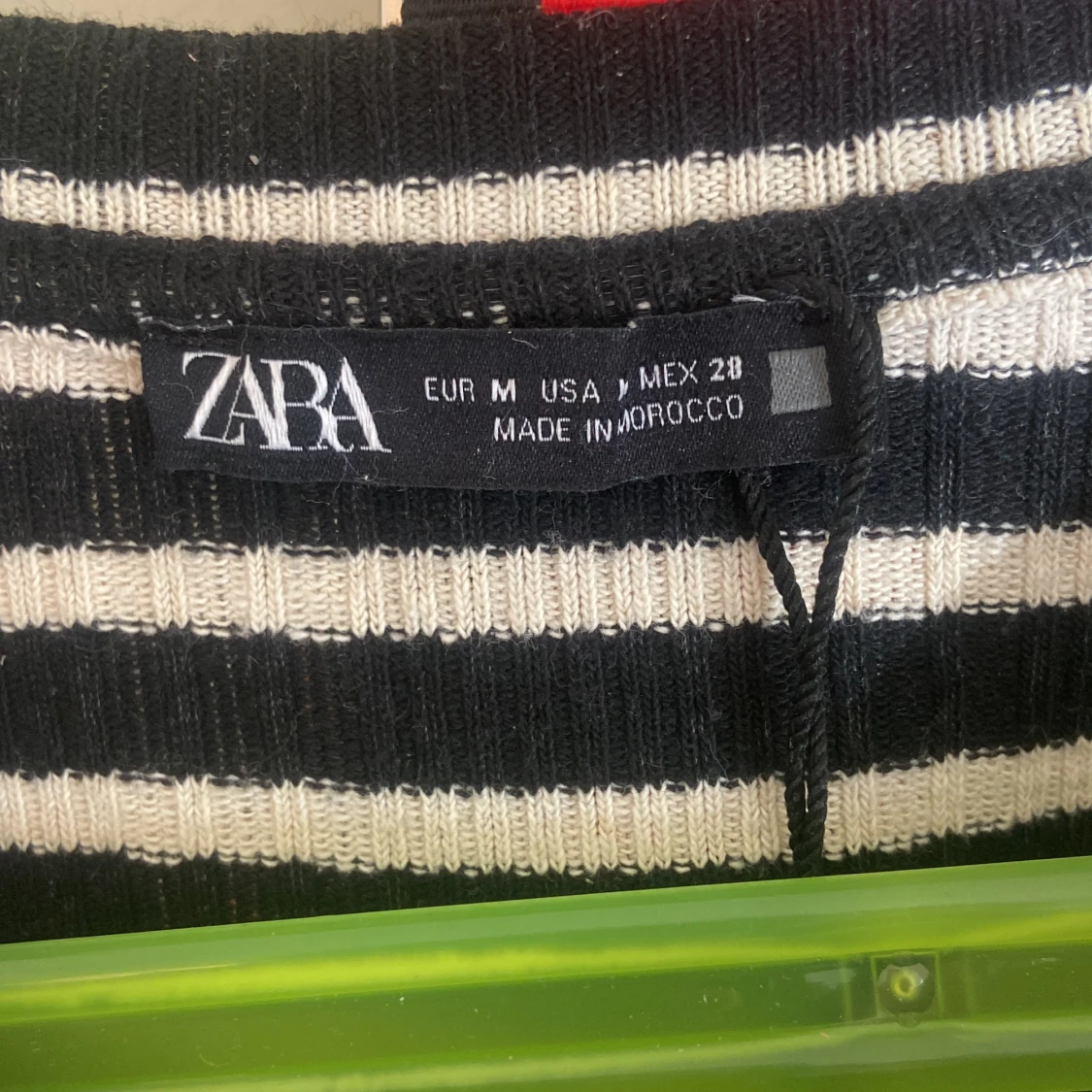 Tröja med volang  från zara  - 90