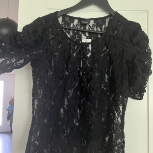 Ny med lapparna kvar  - Den här blir du ensam om att bära. Inköpt för över 10 år sen.   Aldrig använd och lapparna kvar 