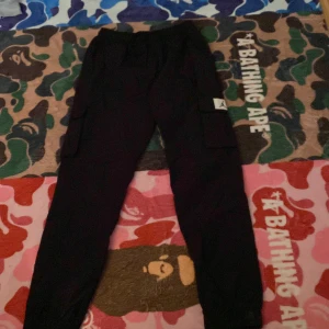 Air jordan cargos  - Säljer air jordan cargo byxor billigt! Storlek 147-163