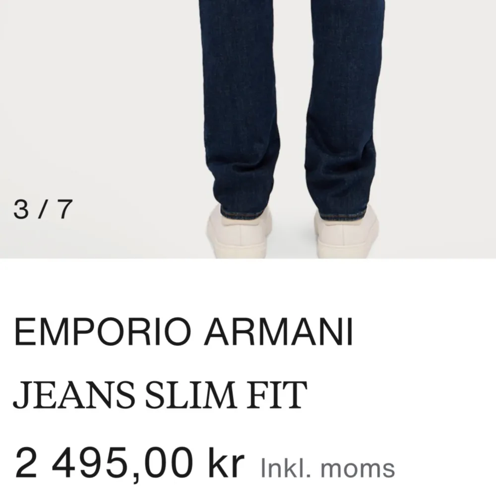 Riktigt snygga Armani jeans i storlek W:31 L:32. Känns dock som cirka W:30 L:30. Säljer pga att de inte passar mig längre. Skick 9/10. Självklart äkta och köpta på zalando, går att bevisa med qr koden.  Nypris 2495kr. Jeans & Byxor.