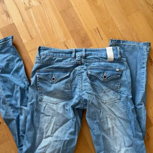 Lågmidjade jeans  - Jättefina lågmidjade jeans från vero Moda med skit snygga fickor  250 + frakt!🩷