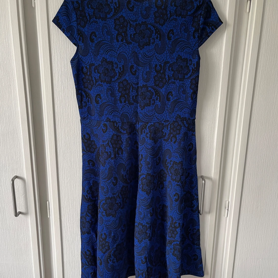 Mörkblå och svart klänning - 92