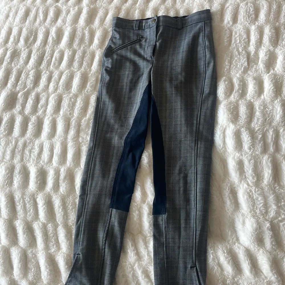 Ett par vintage klassiska ridbyxor Läder skodda  Storlek 150. Jeans & Byxor.