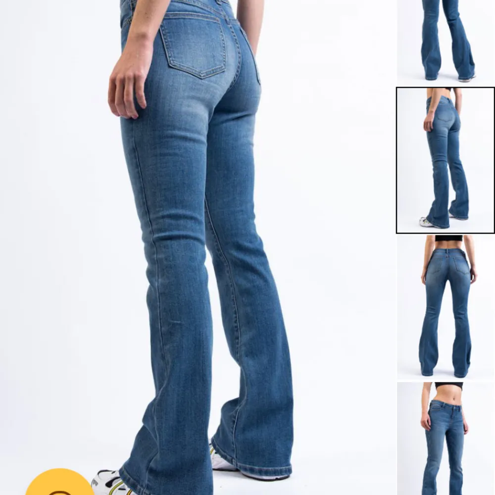 Säljer dessa low waist bootcut jeans från madlady då de ej används länge. Använd ett fårtal gånger så ser helt nya ut. . Jeans & Byxor.