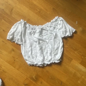 Vit tröja - I strl xs ifrån gina
