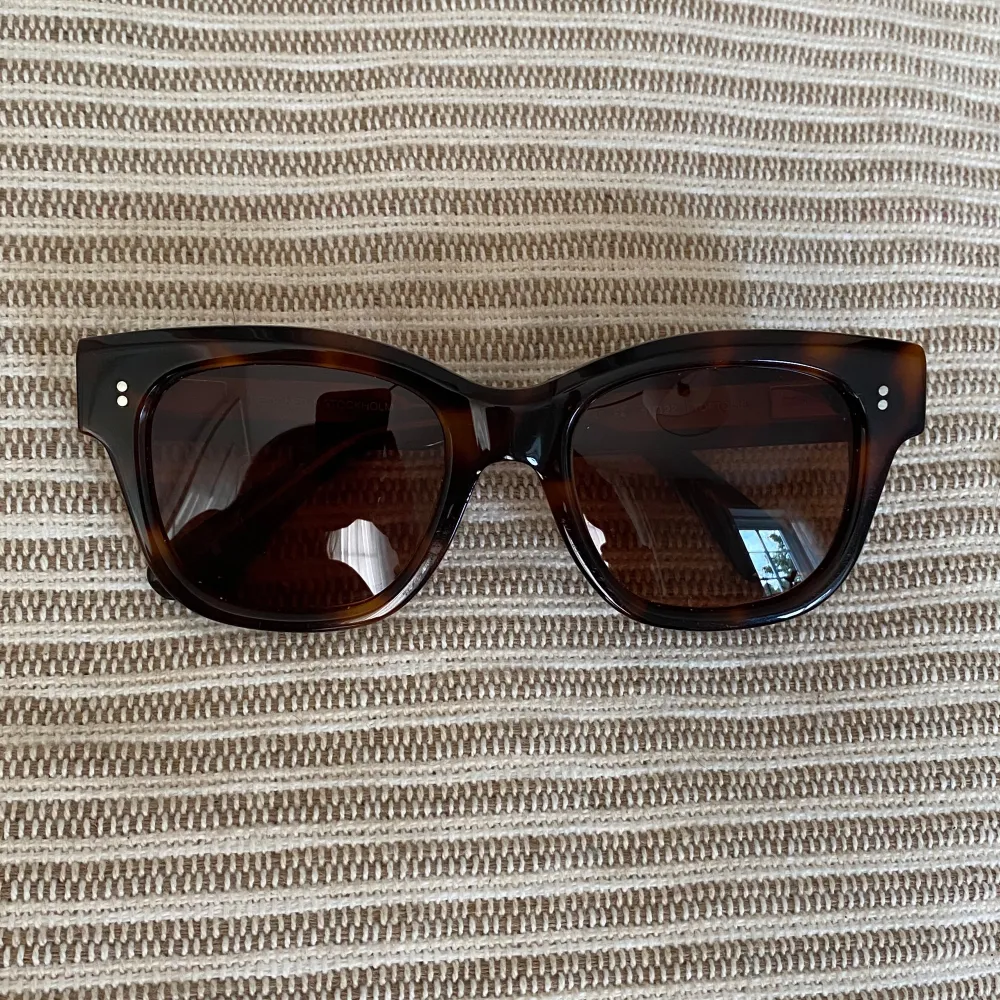 Chimis i modellen 07 och färgen tortoise🕶️ Sitter som 08 fast aningens mindre🫰 Köpta för  1350kr och knappt använda!  Box och glasögonfodral medföljes☀️. Övrigt.