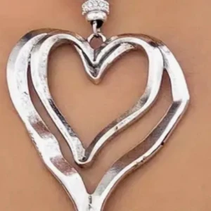 Halsband  - Nytt hjärt halsband 