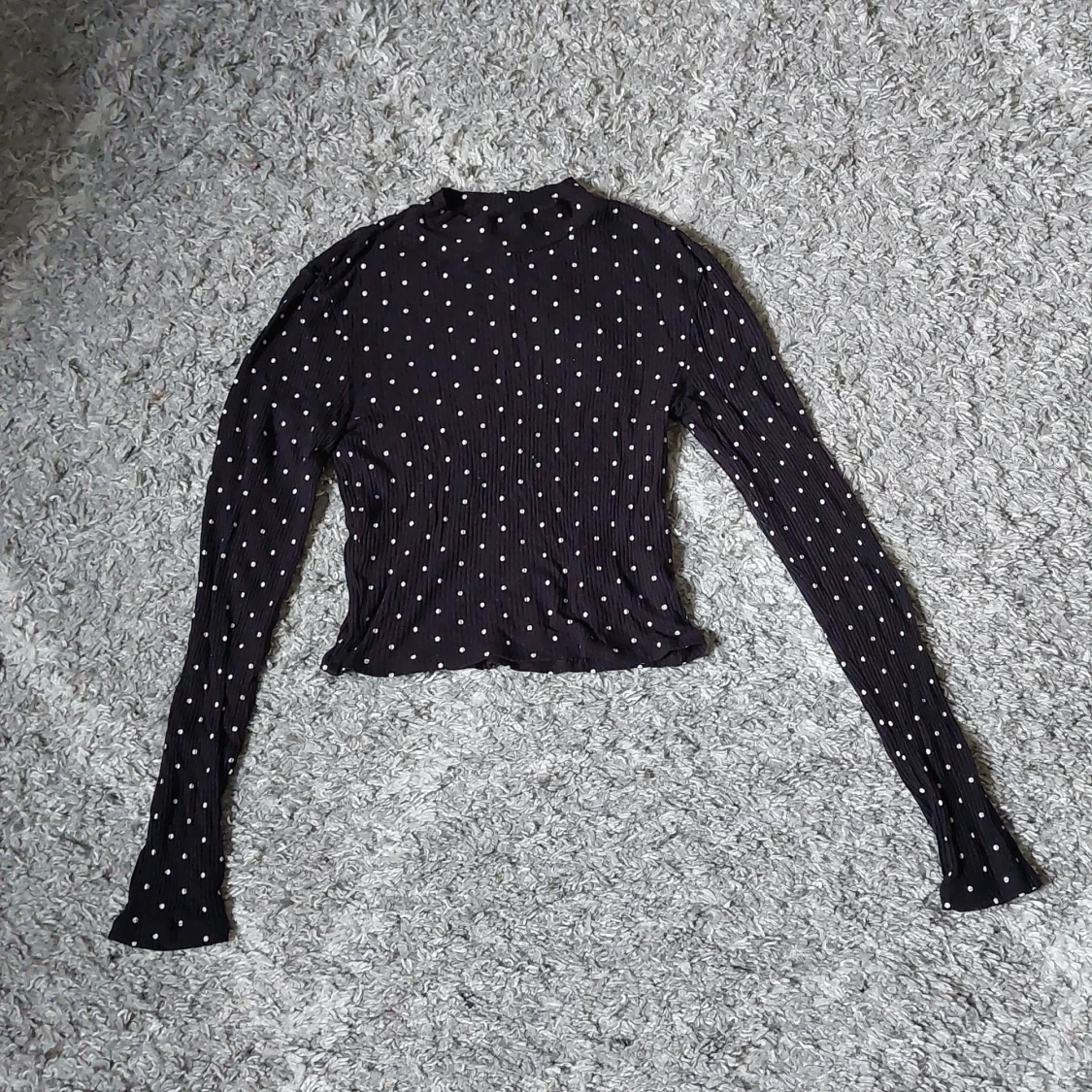 Svart prickig tröja från H&M