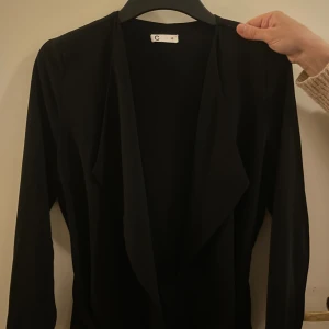 Trenchcoat  - Kofta med bälte från Cubus 