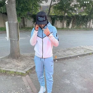 Old gen tech fleece set - Säljes i princip nytt skick! Gamla generationens tech som är eftertraktad överallt! 💣💣  [OBS, köper du fler varor bjuder jag på frakten🤌🏻]