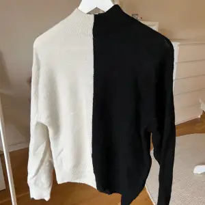En häftig tröja som är både svart och vit 🤍🖤