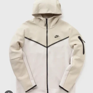 Nike tech fleece  - Säljer en beige Nike tröja kom  DM för frågor ❗️😁