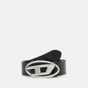 Diesel bälte  - Säljer ett Diesel bälte i svart. 90 cm långt.  Använd max 10 gånger, det vill säga nyskick. Dustbag och alla tags finns för äktahetsbevis. Pris går att diskutera  🪩