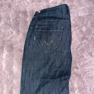 Low waist Jeans - Bootcut jeans från bluemoon, står storlek 16 skulle säga att dom är xs- s, 