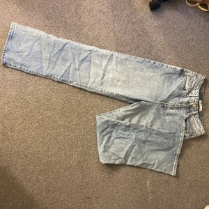 Jeans  - Ett ör jeans från Cubus, hittar dom inte på hemsidan men kan ta fler bilder på dem om intresse finns, dom är Wide