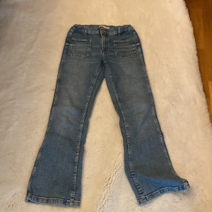Jeans - Köpte i mars 2023 säljer för det har blivit förkorta.