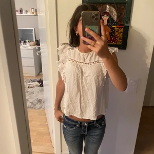 Blus - En vacker blus från SHEIN aldrig använd och as snygg🥰