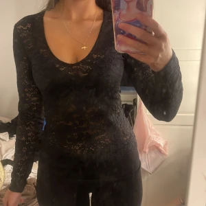 Spets topp - Kommer inte till användning annars väldigt fin!