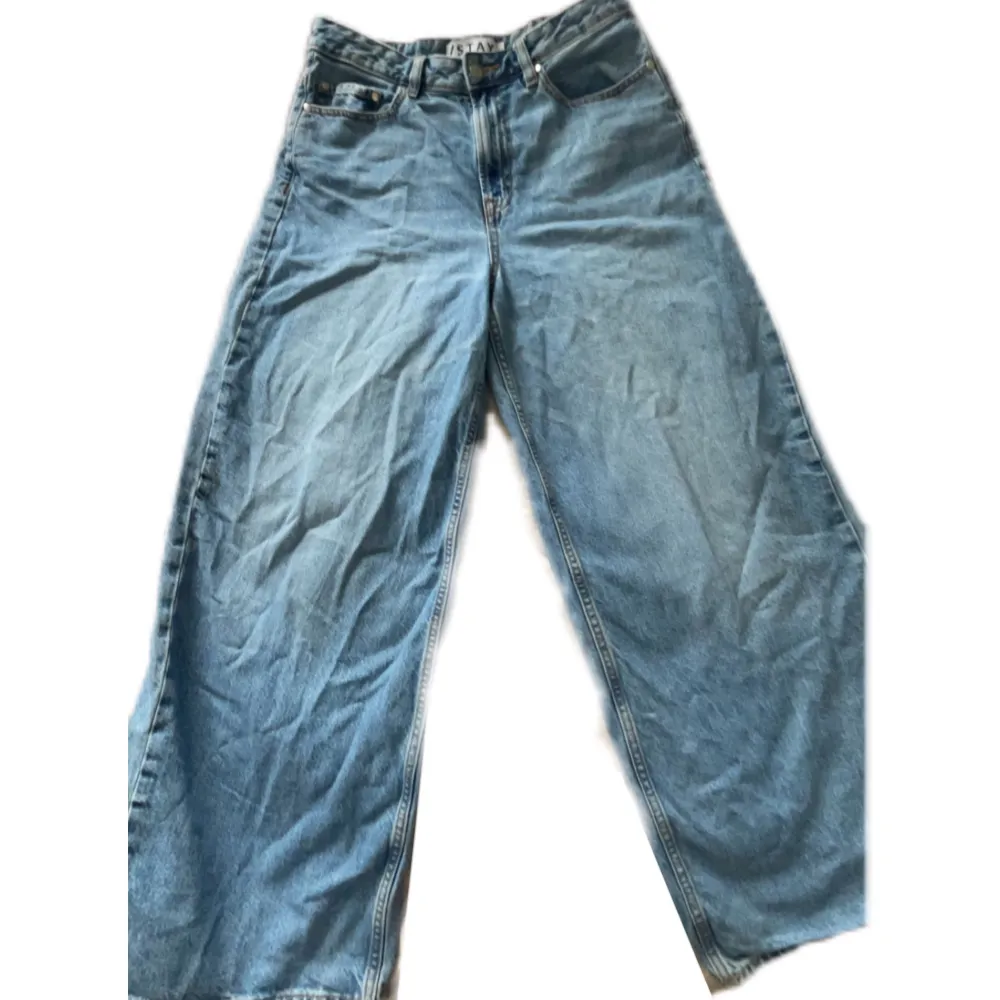 Väldigt bra skick använda sparsamt inga skador🎀 Ny pris ungefär 600kr  Skriv till mig om ni har några frågor💗. Jeans & Byxor.