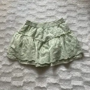Jättesöt kjol från zaras barnavdelning 💚💚💐