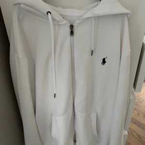 Ralph lauren zip - Helt nytt skick använd några gånger, köpt för 1800 säljs för 1100