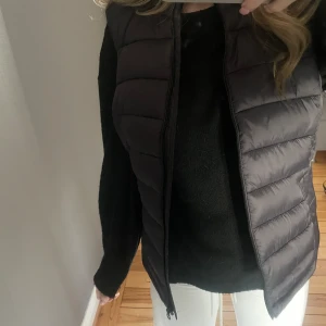 Väst  - Superfin oanvänd täckväst från vila🤍