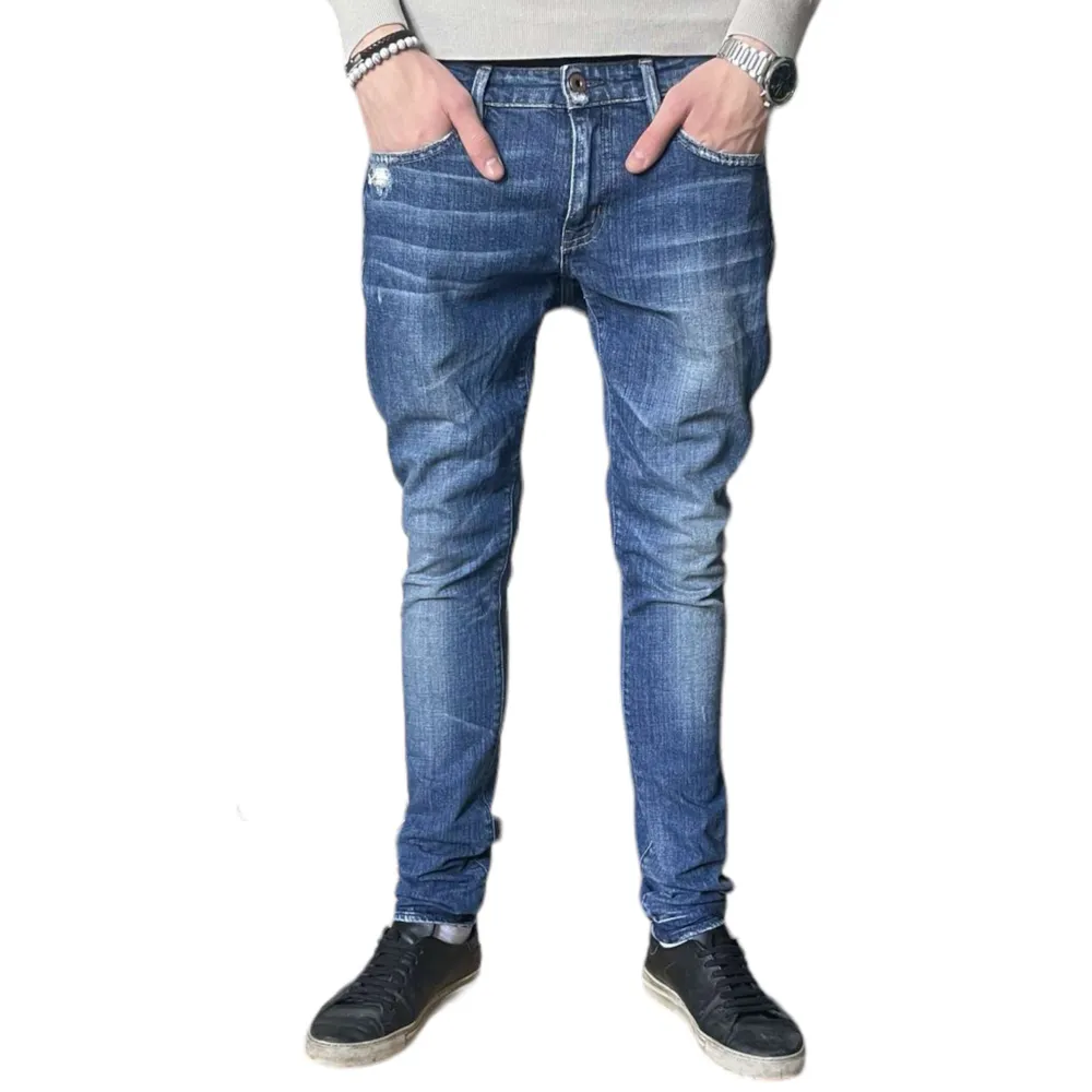 Säljer dessa otroligt snygga Ralph Lauren Jeans som är i perfekt skick! 9/10. Modell på jeansen är Cecilia och modellen på bilden är 189 och 75 kg. Kontakta oss om ni har funderingar!. Jeans & Byxor.