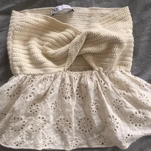 Off shoulder topp - Jättefin off shoulder topp från zara i superbra skick😊