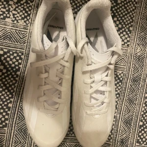 Fotbollsskor (Elton)  - Tjena! Söker du efter feta och bekväma fotbollskor till fotbolls-säsongen så har du kommit rätt. För mer info skriv till (elton23) på plick! 