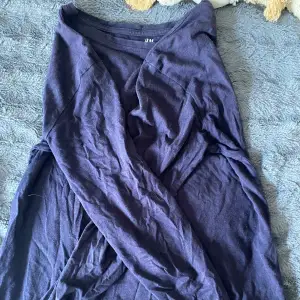Mörkblå, långärmad tröja från hm. Köpt för några år sedan men som ny