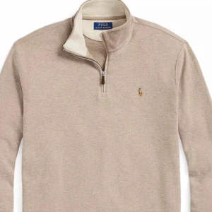 Ralp lauren half zip - Hej! Nu säljer jag min Ralph lauren halfzip som är använd några gånger inga skador eller defekter  Nypris 1300kr Skriv för fler bilder eller funderingar