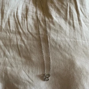 Halsband - Toppskick.  Oxen/ taurus stjärntecken halsband. Säljer den på fler hemsidor så skynda på. 