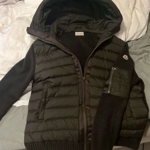 Moncler cardigan - Moncler cardigan 10/10 skick Helt ny 