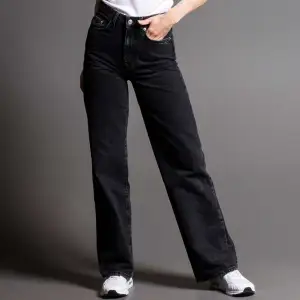 Svarta jeans i modellen ”Boulevard”. Helt nya med alla lappar kvar 💓innerbenslängd ca 82 cm. Nypris 300 kr. 
