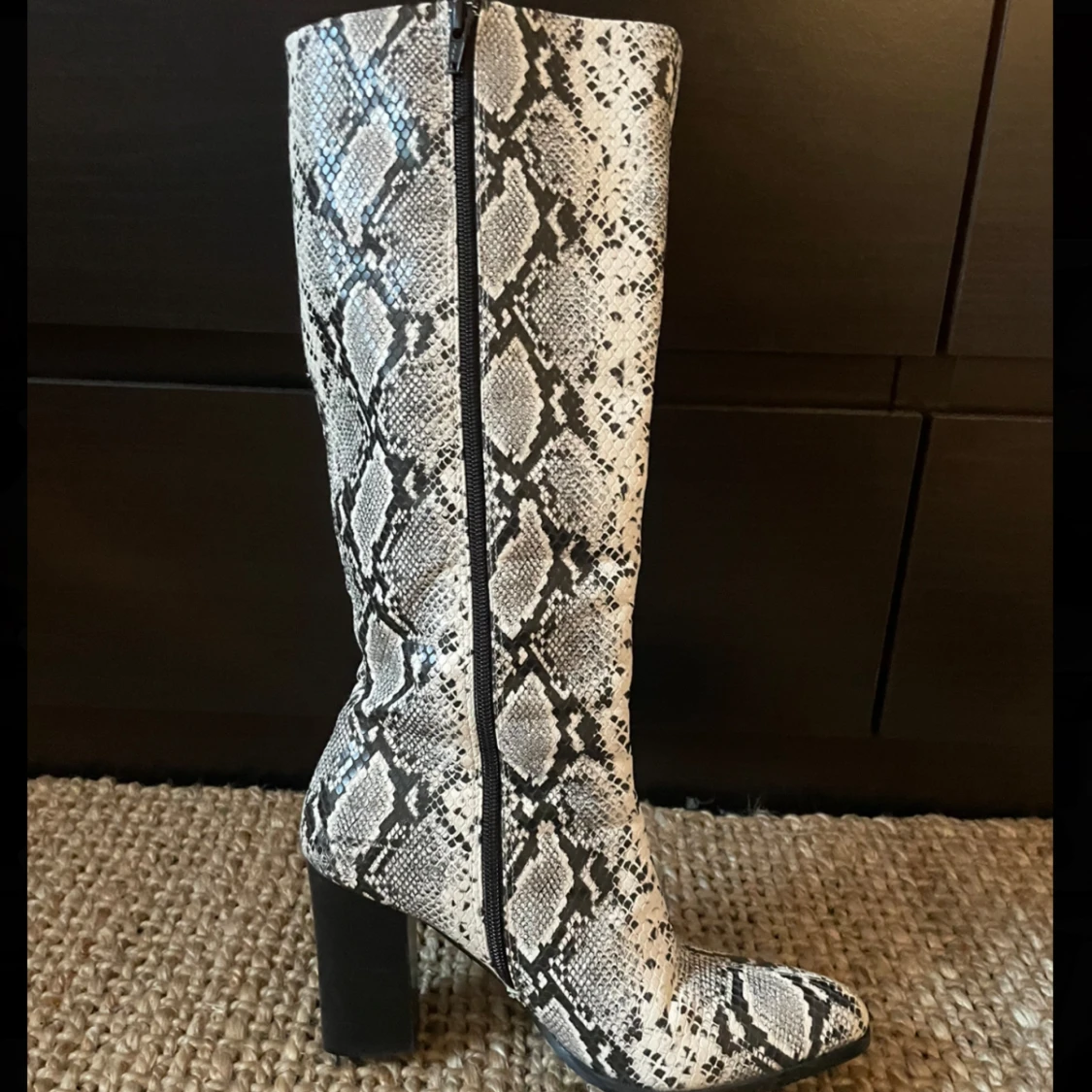 Stövletter/ klackar  - 91