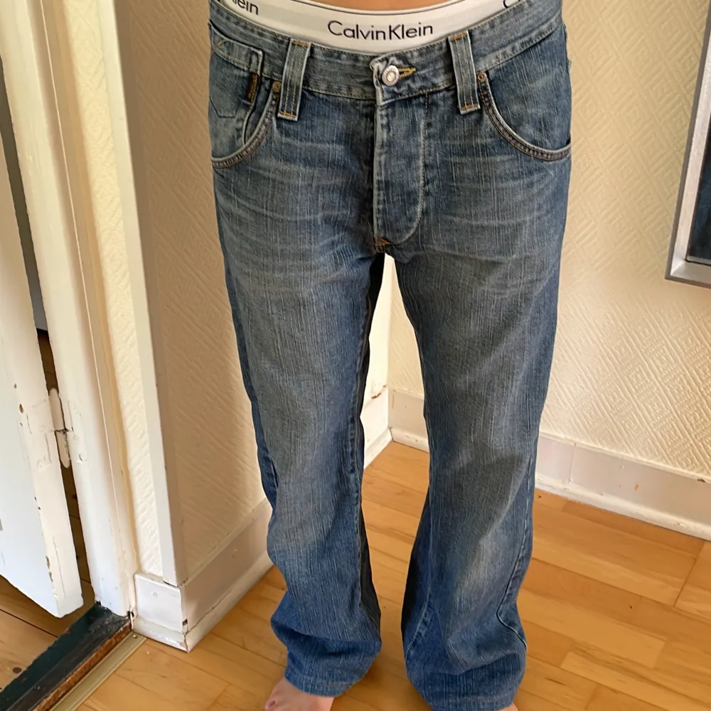 Snygga smått lågmidjade batistini jeans. Jeans & Byxor.
