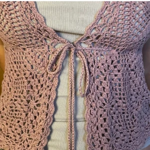 Virkad topp - Super fin topp jag köpte här på Plick. Har aldrig kommit till andvändning då de ej va min stil (lånade bilder)