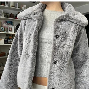 Päls jacka 💕 - Super fin päls jacka, skriv för flera bilder💕💕