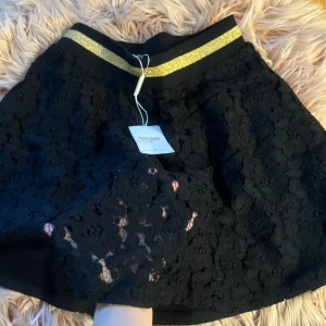 Kjolar - Ny med prislapp