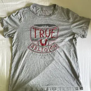 As skön True religion T-shirt som är vintage.