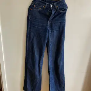Högmidjade Levis jeans 