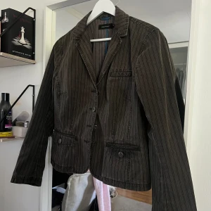 Blazer  - Jättesöt med massa fina detaljer, ungefär M storlek