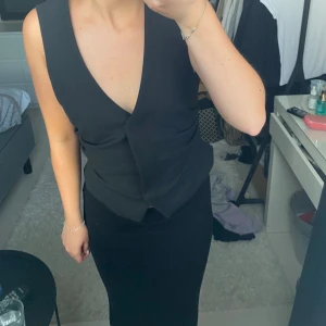 Zara topp - Snygg topp från Zara. Helt oanvänd och prislappen kvar! Köpt för 400