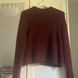 röd stickad tröja från kappahl  - helt oanvänd tröja från kappahl🥰 storlek s