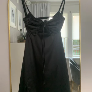 Silkes klänning  - Jätte fin oanvänd silkes klänning,sitter jätte fint på men är för liten har bara testat🫶🏼kom på för frågor💗
