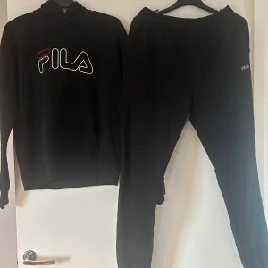 Fila sätt  - Fila sätt med hoodie och byxa. 💕
