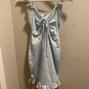 Sommarklänning  - Kläning från Nelly.com storlek xs. 